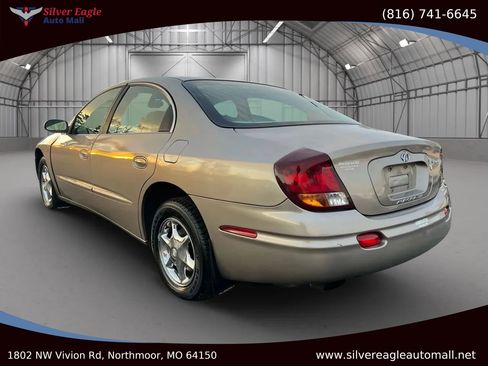 Used 2002 Oldsmobile Aurora 3.5 w/ Convenience Pkg image 4