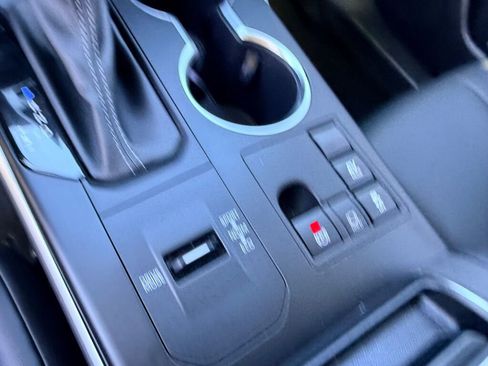 Used 2023 Toyota Highlander XLE image 24