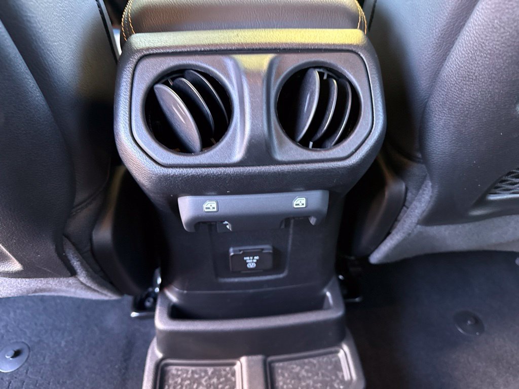 Used 2024 Jeep Wrangler Unlimited Sahara w/ Technology Group AWD/4WD image 18