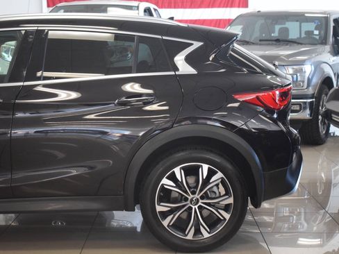 Used 2018 INFINITI QX30 Premium w/ Navigation Package AWD/4WD image 16