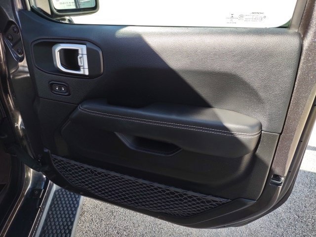 Used 2019 Jeep Wrangler Unlimited Sahara w/ Uconnect 4C Nav & Sound Group AWD/4WD image 25