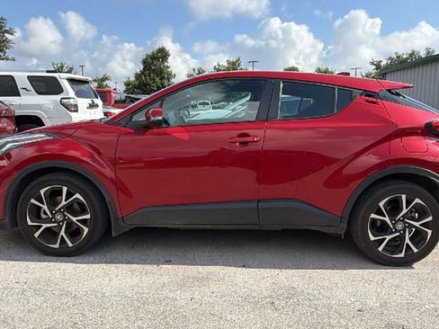 Used 2022 Toyota C-HR XLE FWD image 7