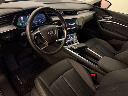 Used 2022 Audi e-tron Premium Plus w/ Premium Plus Package AWD/4WD image 4