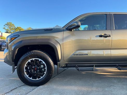 Used 2024 Toyota Tacoma TRD Off-Road image 29