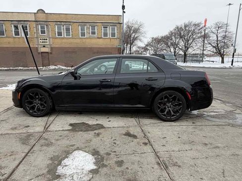 Used 2019 Chrysler 300 S image 6