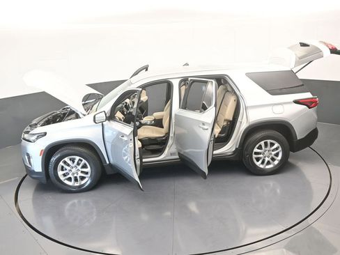 Used 2022 Chevrolet Traverse LS image 61