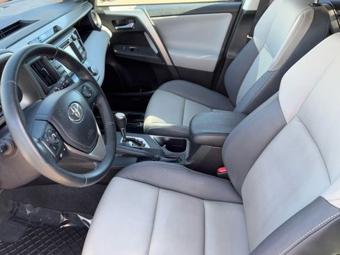 Used 2014 Toyota RAV4 Limited image 17