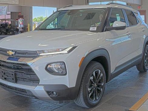 Used 2022 Chevrolet TrailBlazer LT w/ Convenience Package image 1