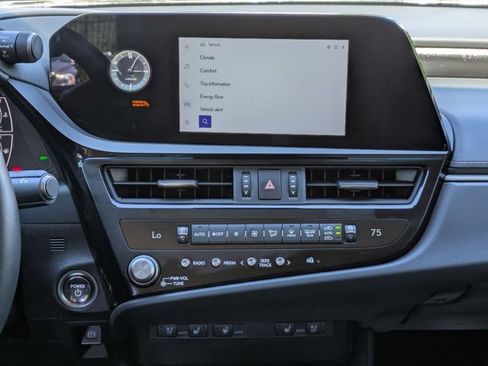 Used 2025 Lexus ES 300h w/ Premium Package image 15