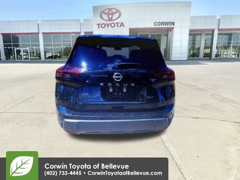 Used 2024 Nissan Rogue SV FWD image 6