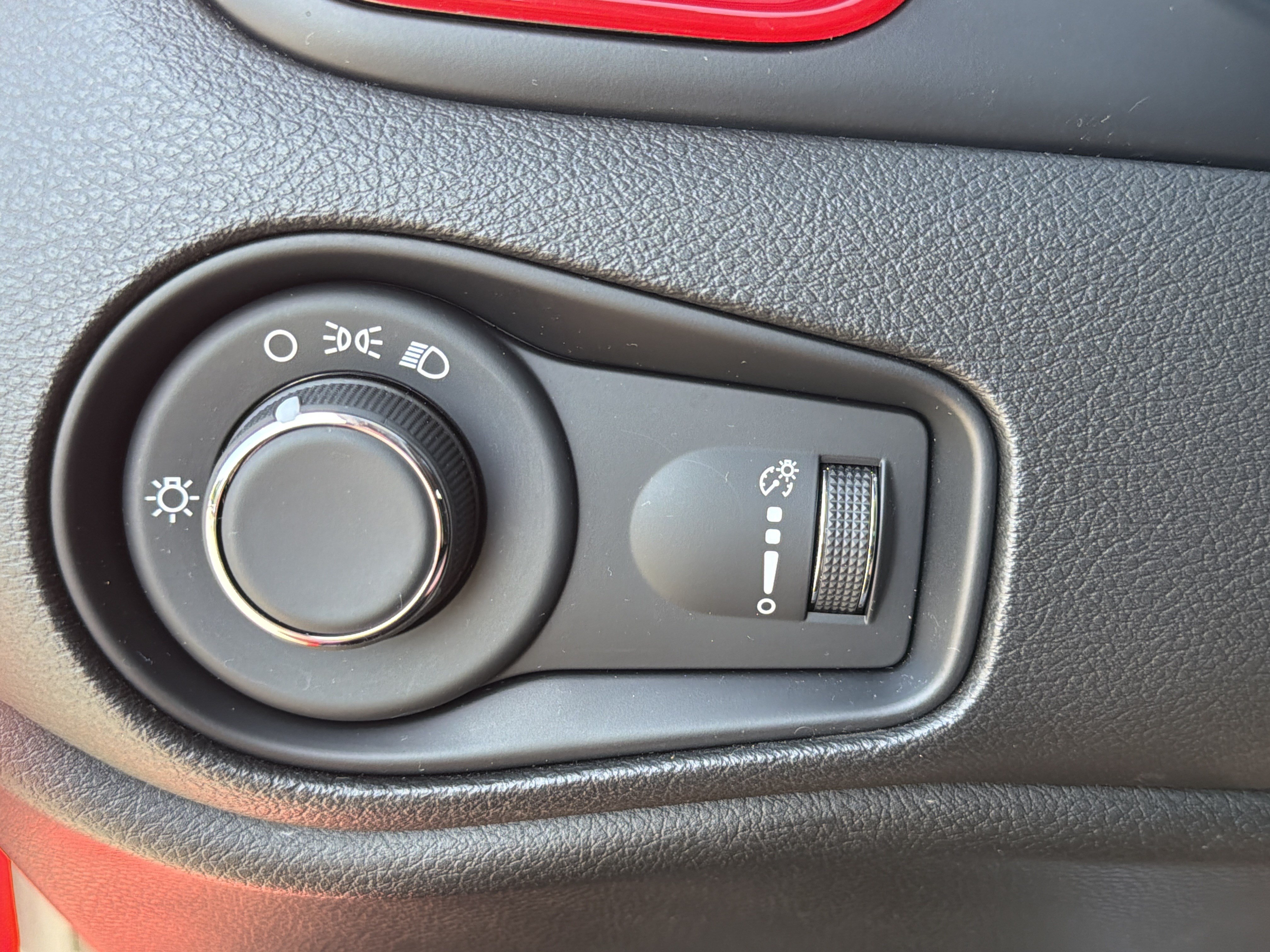 Used 2023 Jeep Renegade Latitude AWD/4WD image 35