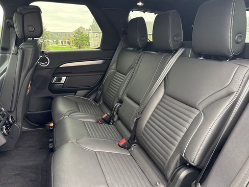 New 2024 Land Rover Discovery Dynamic SE image 10