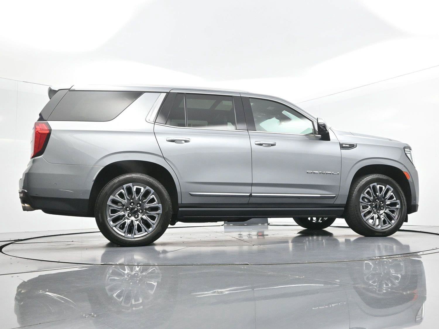 Used 2023 GMC Yukon Denali Ultimate AWD/4WD image 52