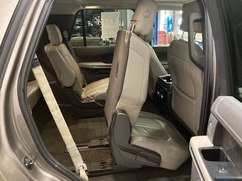 Used 2019 Ford Expedition Limited w/ Equipment Group 301A image 10