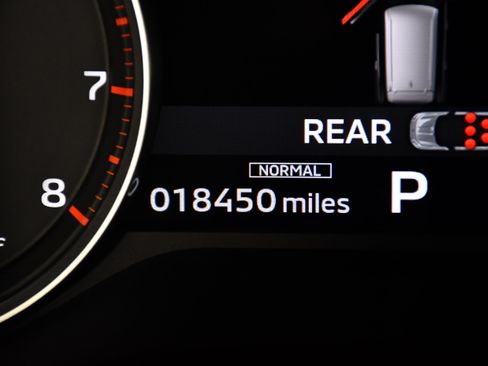 Used 2024 Mitsubishi Outlander AWD image 17