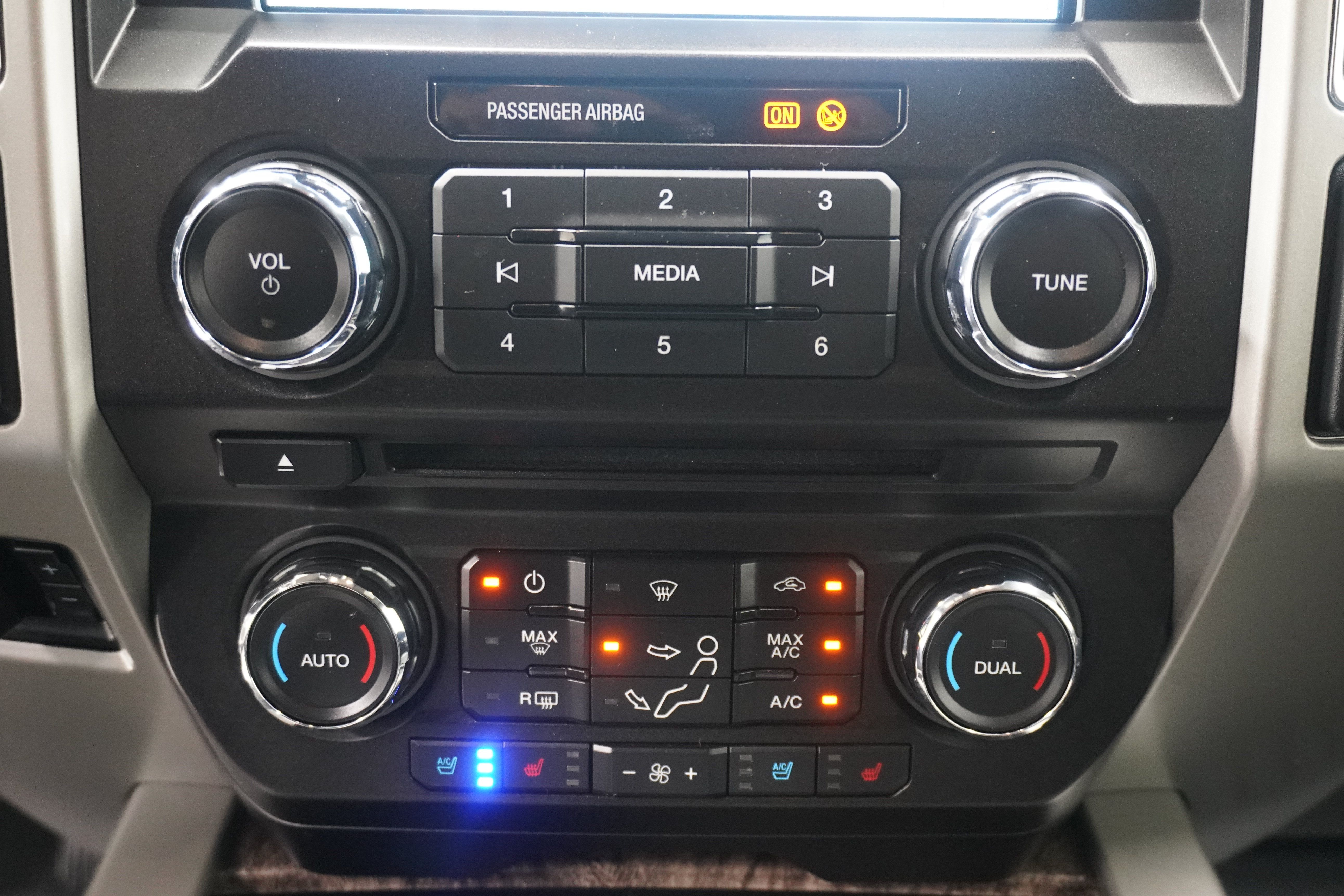 Used 2017 Ford F250 Lariat w/ Lariat Ultimate Package AWD/4WD image 24