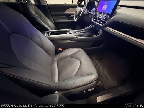Used 2024 Toyota Grand Highlander AWD image 12