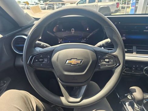 Used 2024 Chevrolet Trax LT FWD image 14