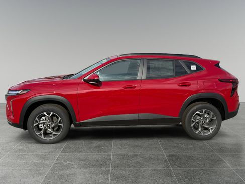 New 2026 Chevrolet Trax LT w/ Driver Confidence Package image 2