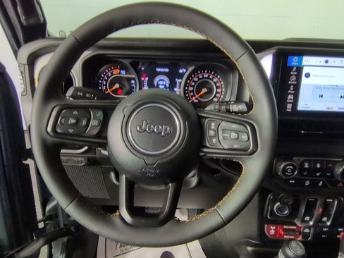 Used 2024 Jeep Wrangler Sport AWD/4WD image 18