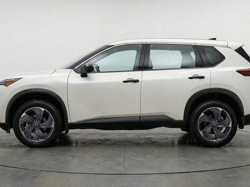 Used 2025 Nissan Rogue SV image 11