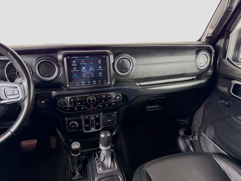 Used 2018 Jeep Wrangler Unlimited Sahara AWD/4WD image 25