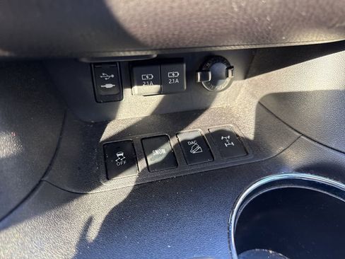 Used 2019 Toyota Highlander XLE image 6