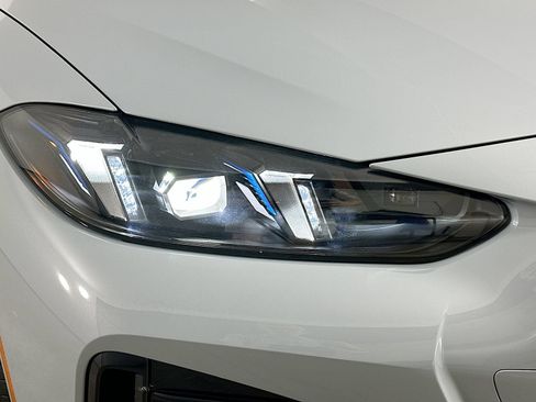 New 2026 BMW 430i xDrive w/ M Sport Package AWD/4WD image 9