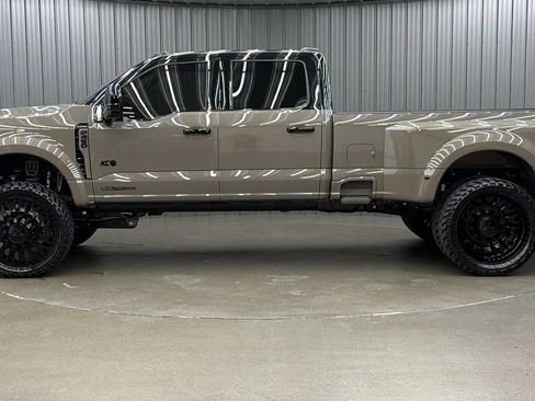 Used 2026 Ford F450 Platinum w/ Platinum Plus Package image 2