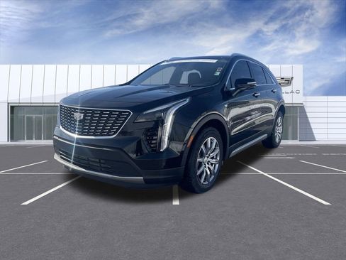Used 2022 Cadillac XT4 Premium Luxury w/ Enhanced Visibility Package image 4
