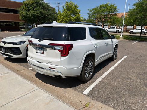 Used 2023 GMC Acadia Denali w/ Denali Ultimate Package AWD/4WD image 4