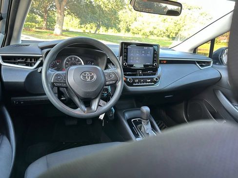 Used 2022 Toyota Corolla LE FWD image 13