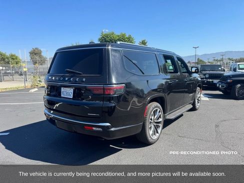Used 2023 Jeep Wagoneer L Series II w/ Premium Group I AWD/4WD image 4