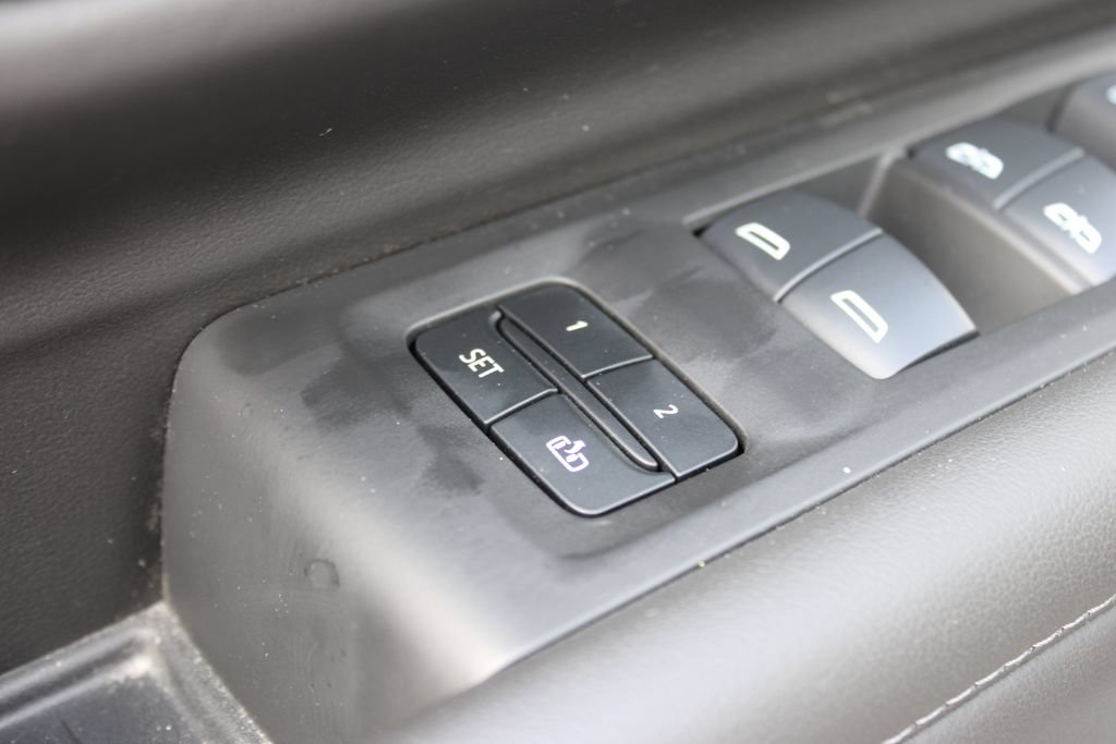 Used 2024 Chevrolet Suburban Z71 w/ Luxury Package AWD/4WD image 13