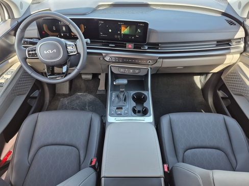 New 2026 Kia Carnival FWD image 13