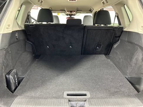 Used 2022 Nissan Rogue SV FWD image 19