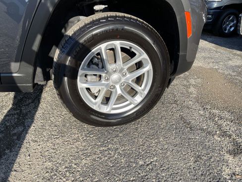 Certified 2025 Jeep Grand Cherokee Laredo X image 51