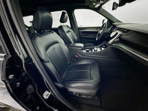 Used 2024 Jeep Grand Cherokee L Limited w/ Luxury Tech Group II image 33