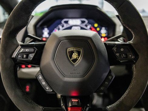 Used 2023 Lamborghini Huracan Tecnica image 18
