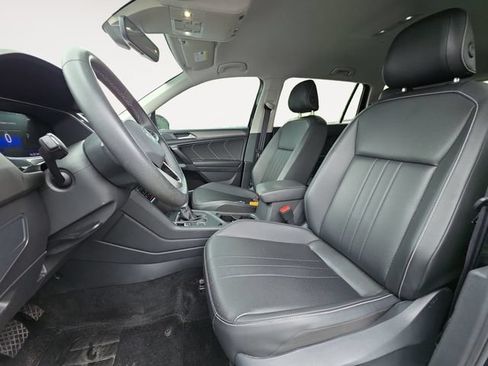 Used 2023 Volkswagen Tiguan SE FWD image 9