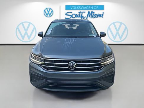 Used 2022 Volkswagen Tiguan SE FWD image 2