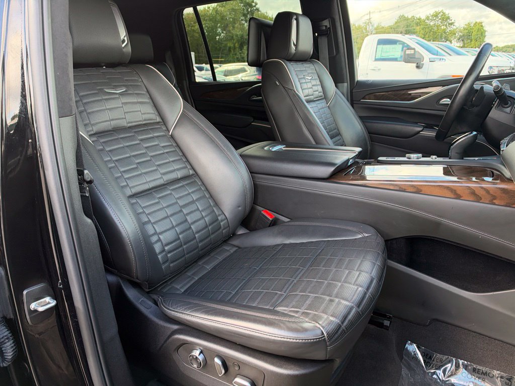 Used 2023 Cadillac Escalade ESV Sport Platinum w/ LPO, ONYX Package AWD/4WD image 12