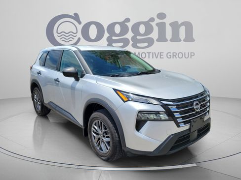 Used 2024 Nissan Rogue S AWD/4WD image 4