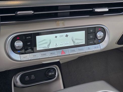 Used 2023 Genesis GV60 Advanced image 39