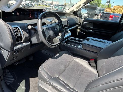 Used 2025 Ford Expedition Platinum AWD/4WD image 17