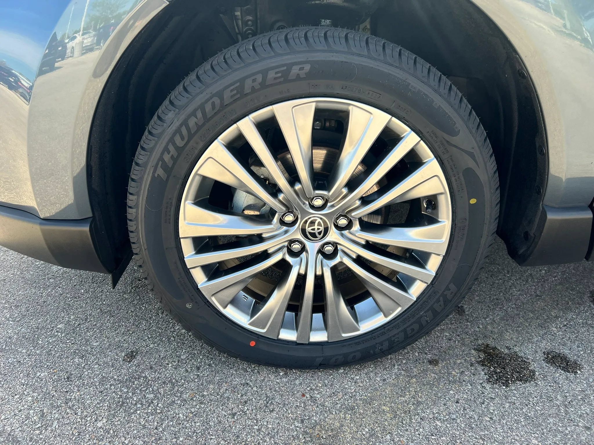 Used 2023 Toyota Venza XLE AWD/4WD image 16
