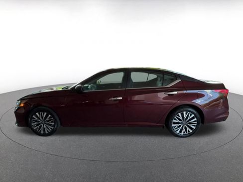 Used 2025 Nissan Altima 2.5 SV FWD image 7