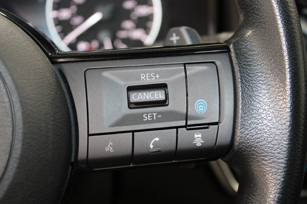 Used 2023 Nissan Rogue SV AWD/4WD image 32