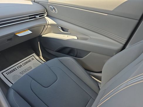 Used 2026 Hyundai Elantra SEL Sport Premium FWD image 13
