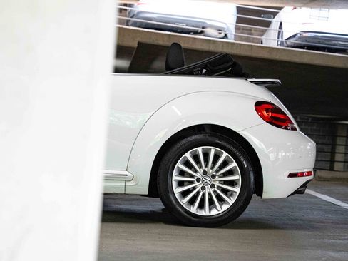 Used 2019 Volkswagen Beetle 2.0T SE FWD image 3